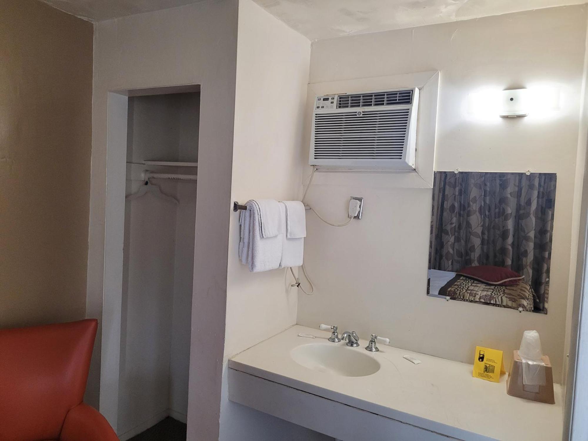 Queens Lodge Motel West Palm Beach Extérieur photo