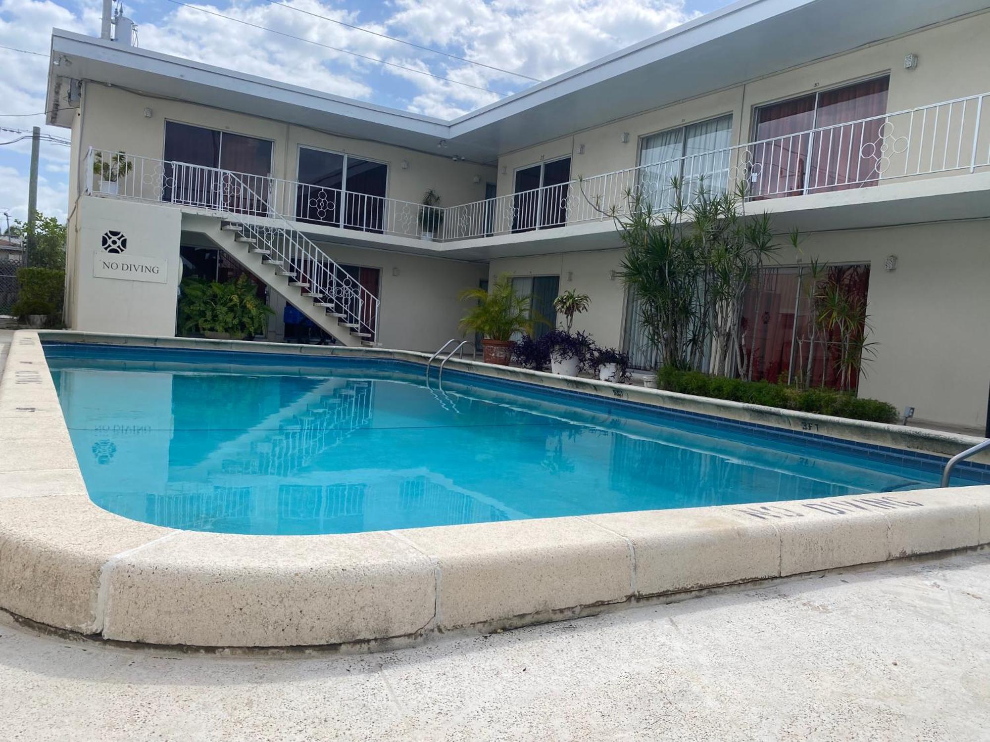 Queens Lodge Motel West Palm Beach Extérieur photo